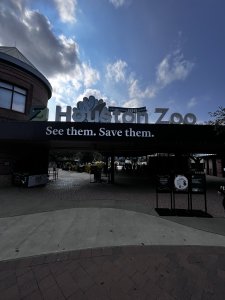 Houston Zoo (휴스턴 동물원) Zoological park in Houston, Texas Located in: Hermann Park Address: 6200 Hermann Park Dr, Houston, TX 77030